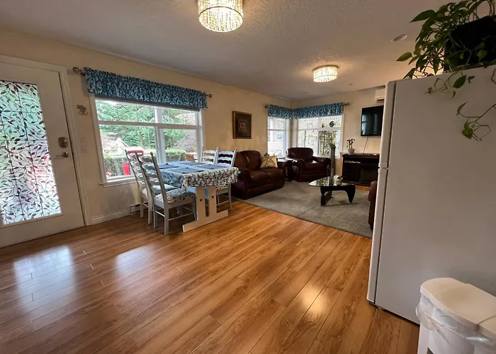 Little Bear Garden View Suites-Hummingbird