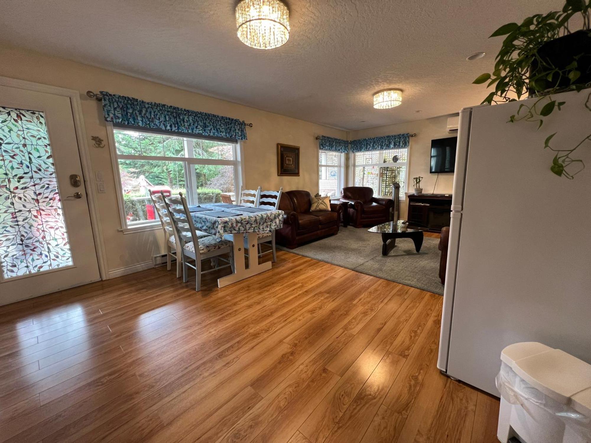 Little Bear Garden View Suites-hummingbird * Royston